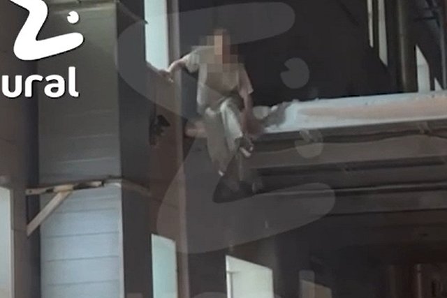 Екатеринбуржец сбежал из больницы, выпрыгнув из окна