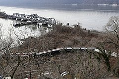 В крушении поезда в Нью-Йорке обвинили машиниста