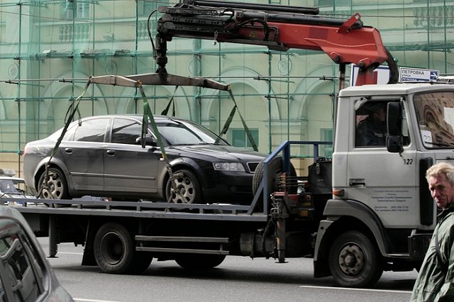 Почти тысячу авто увезли эвакуаторы с улиц Екатеринбурга