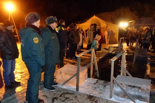 Итоги крещенских купаний от МЧС: в проруби окунулись 57 тысяч уральцев