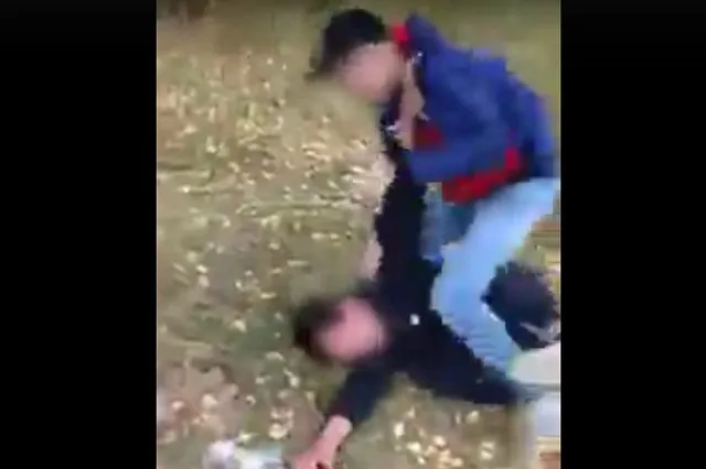 В Свердловской области подростки жестоко избили 20-летнего инвалида