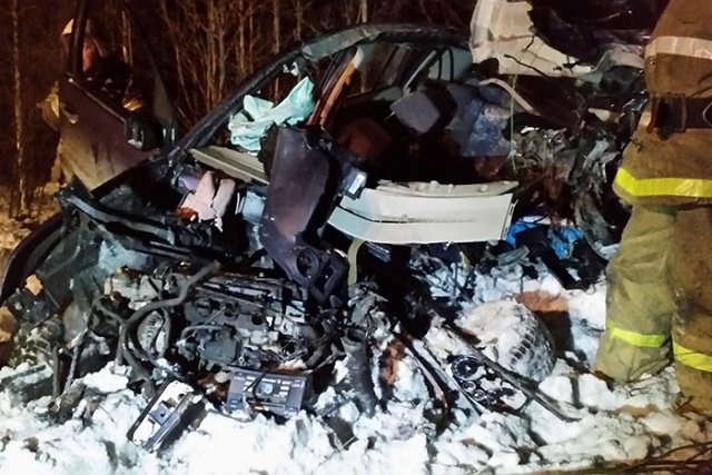 В ДТП с МАЗ на ЕКАД погибла молодая семейная пара