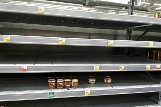 Интернет-магазины продуктов из-за резко роста заказов не успевают с доставкой