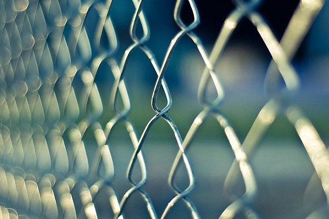 На Урале из колонии сбежал заключенный