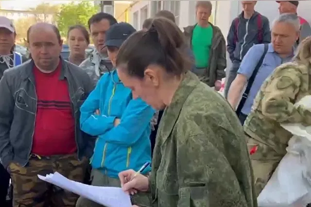 «Нас мало, одни старики»: свердловские волонтёры отправились тушить лесные пожары