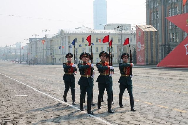 Парад Победы в Екатеринбурге в нашем фоторепортаже