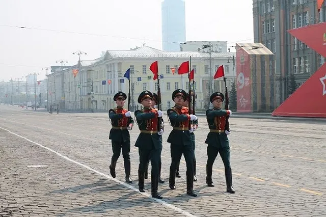 Парад Победы в Екатеринбурге в нашем фоторепортаже