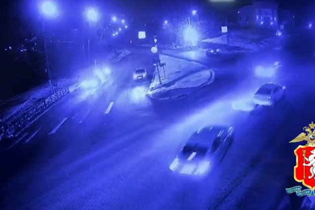 В Екатеринбурге произошло лобовое столкновение Honda с Toyota Land Cruiser (ВИДЕО)