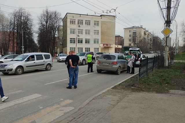 На Уралмаше Mercedes сбил девочку-велосипедистку на пешеходном переходе