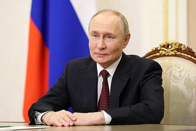 Сотрудники «Сима-ленда» поздравили Владимира Путина с днем рождения