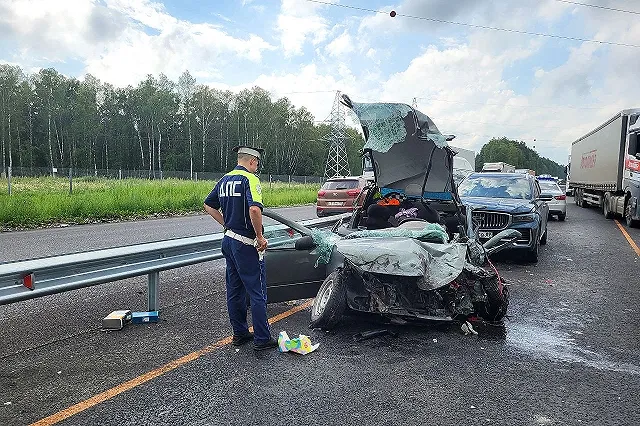 Семья попала в страшное ДТП на дороге в Свердловской области