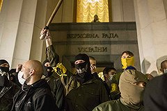 &quot;Правый сектор&quot; возобновил акцию за отставку главы МВД