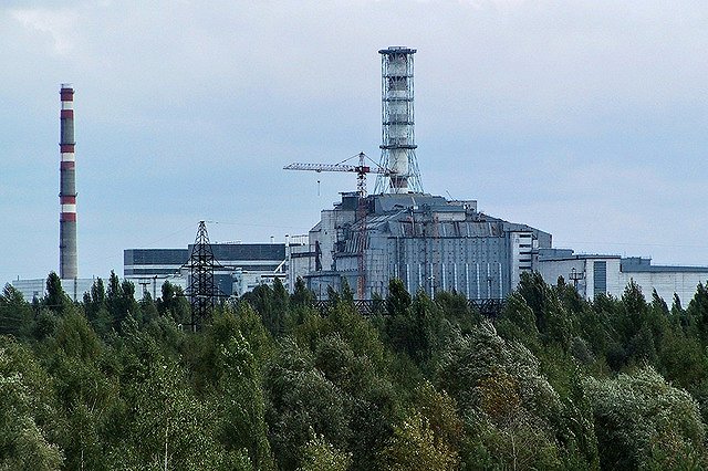 Порошенко пообещал достроить саркофаг над реактором ЧАЭС