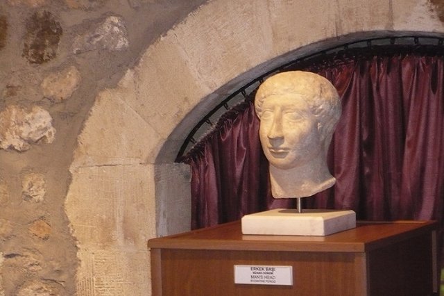 Первыми деньгами в мире были заготовки для каменных орудий