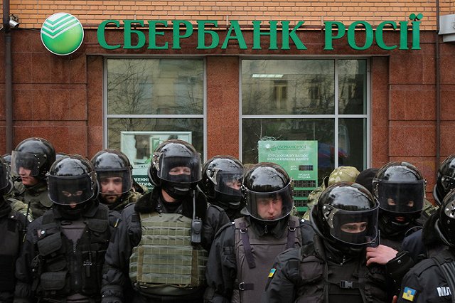 Москаль приказал убрать с вывесок «дочки» Сбербанка слово «Россия»