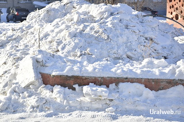 В Ирбите обрушился третий с начала года старинный дом с жильцами