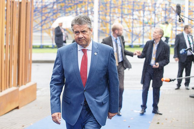 МИД Германии допустил постепенное снятие санкций с России