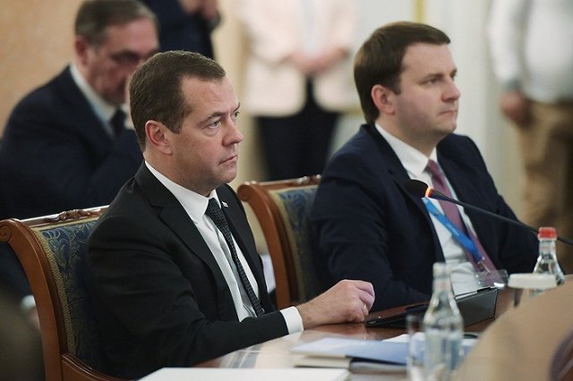 Учителя, уволенного после жалобы на низкую зарплату, восстановят на работе