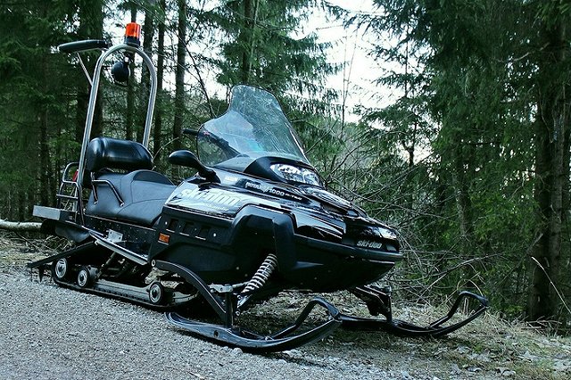 Уральский экстремал утопил снегоход при попытке установить рекорд Гинесса