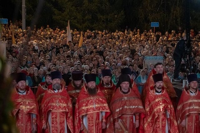 Роспотребнадзор выступил против проведения крестного хода в «Царские дни»