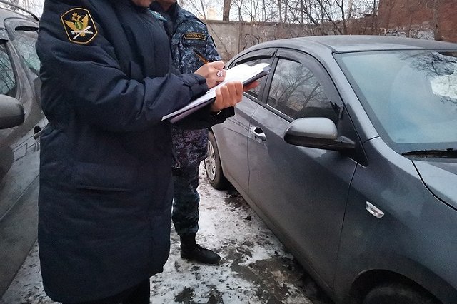 За долг по ЖКХ владелец лишился иномарки