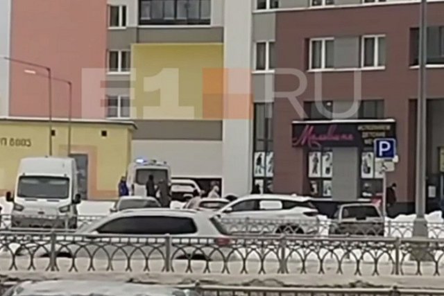 В Академическом с высоты упал и разбился второй за утро человек