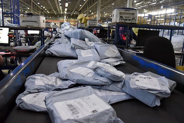 Руководство екатеринбургской таможни не согласилось с закрытием пункта сортировки посылок в Кольцово