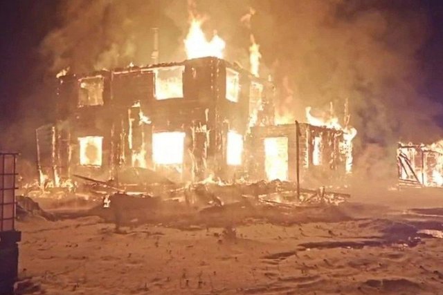 У екатеринбургской певицы и многодетной матери сгорел дом