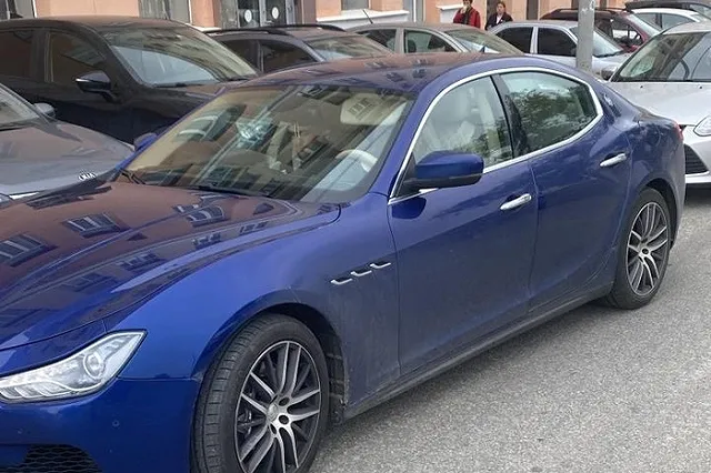 У екатеринбурженки забрали элитный автомобиль за крупный долг