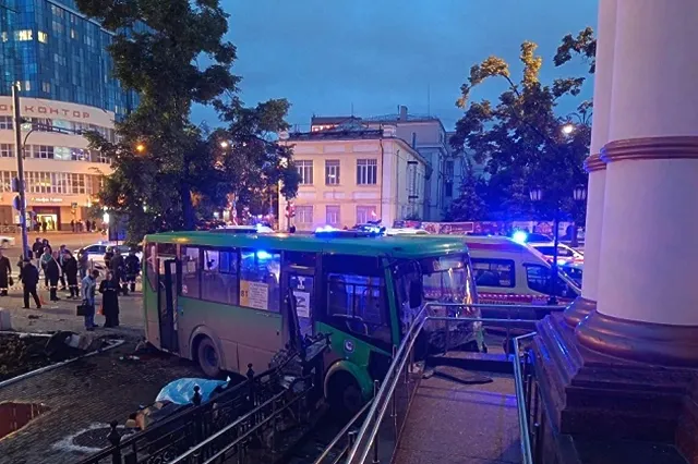 «Буквально метр и мы…» Очевидец рассказал о смертельном наезде автобуса в Екатеринбурге