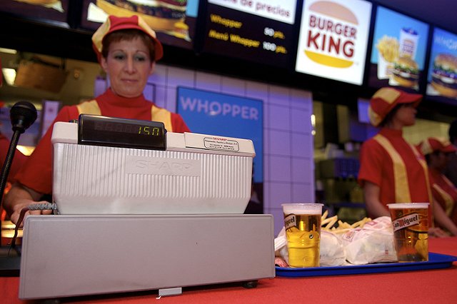 Названы торговые сети Екатеринбурга, где можно расплатиться через iPhone