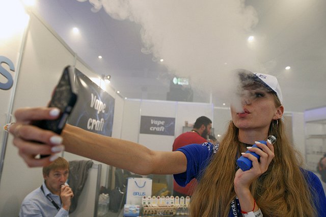 Вейпинг признали заразным