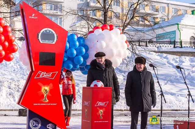 Отсчитывающие 500 дней до ЧМ-2018 часы в Екатеринбурге сломались