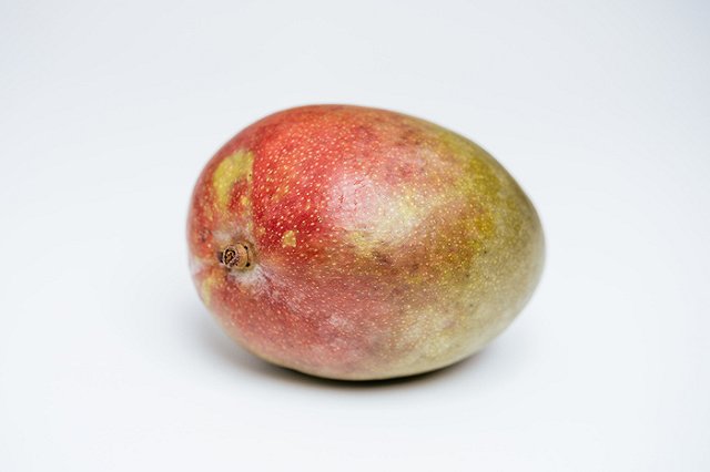 Пассажирка пожаловалась на кражу сыра и манго из чемодана в Кольцово