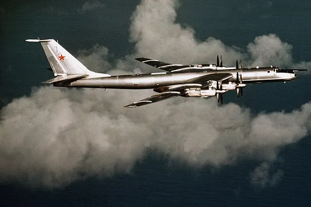 Российский Ту-142 пролетел около флагмана Шестого флота США