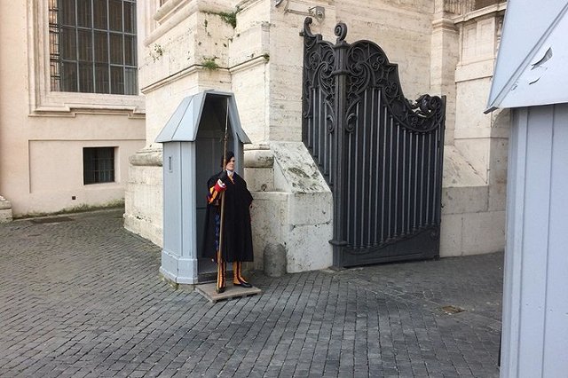 Президент Турции Эрдоган и Папа Римский привились от коронавируса