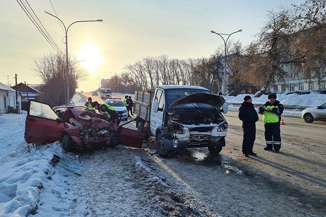 В свердловской больнице скончалась девушка после ДТП, которое устроил её друг-подросток
