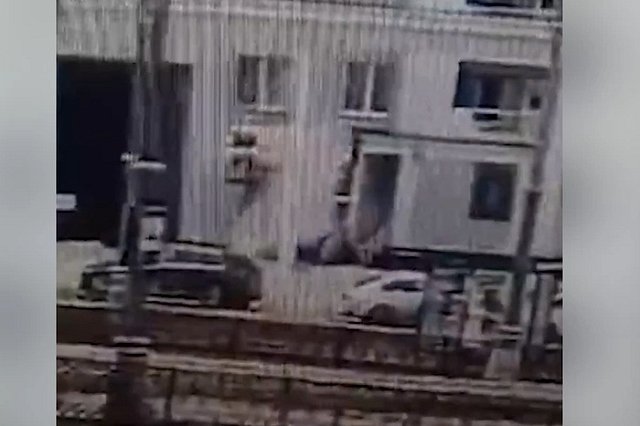 В Екатеринбурге что-то взорвалось напротив ЖК