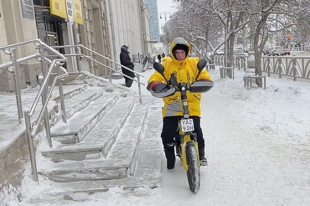 В Свердловской области предложили снизить зарплату курьерам, чтобы «запустить туда мигрантов»