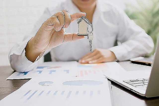 Мошенница отобрала единственную квартиру у свердловского пенсионера