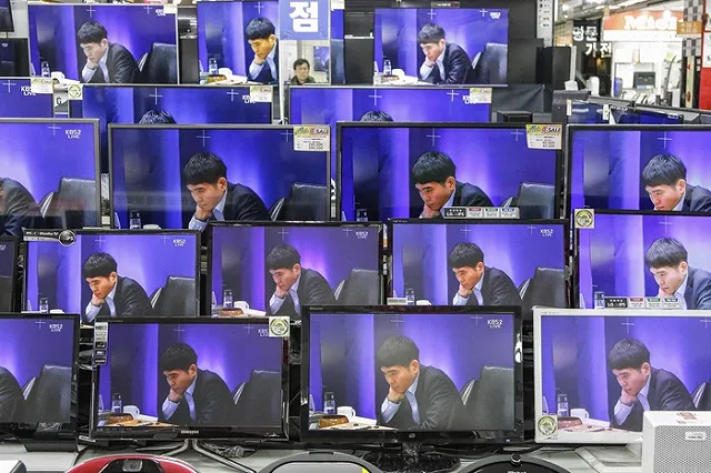 Депутат объяснил свое одновременное появление в «прямых эфирах» двух каналов