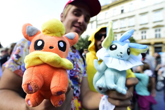 Сбербанк застрахует от травм ловцов покемонов