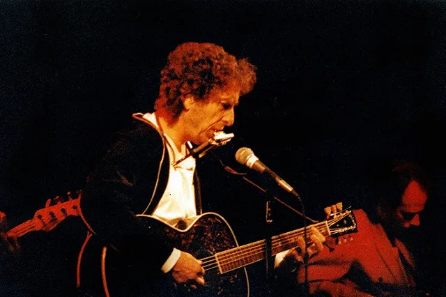 Нобелевский комитет наконец смог дозвониться до Боба Дилана