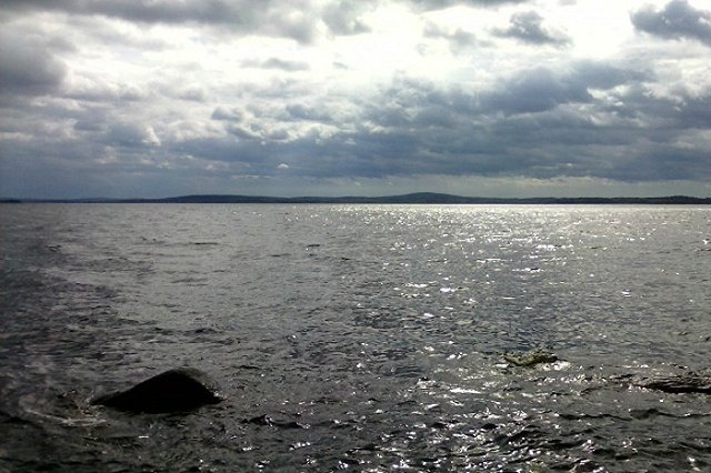 Водолазы обнаружили тело четвертого рыбака в озере Аятское