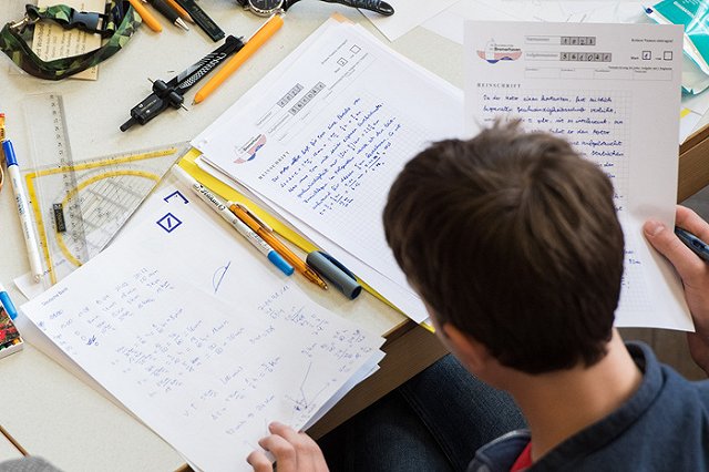 Российские школьники привезли с Международной математической олимпиады 6 медалей