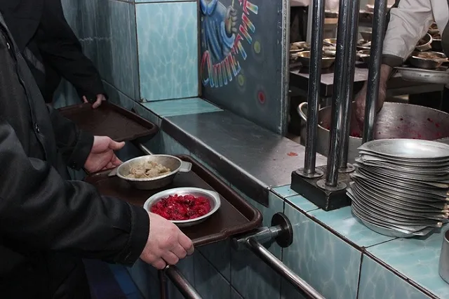 В свердловском ГУФСИН показали, как осужденные пельмени лепили