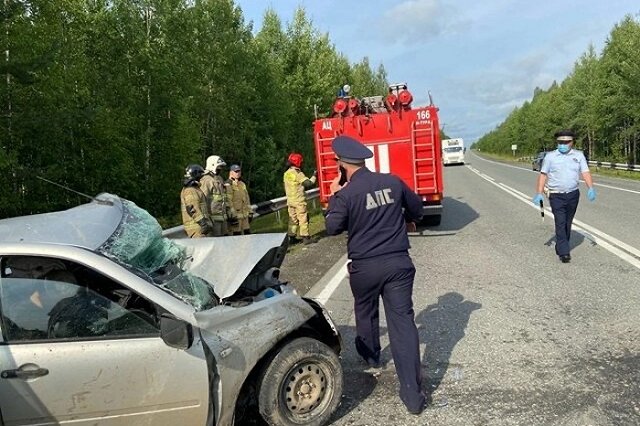 В Свердловской области водитель уснул за рулем и вылетел на встречку. Два человека погибли