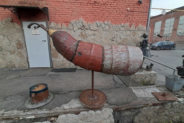 В парке Маяковского начался международный фестиваль. Оттуда уже украли двухметровую скульптуру