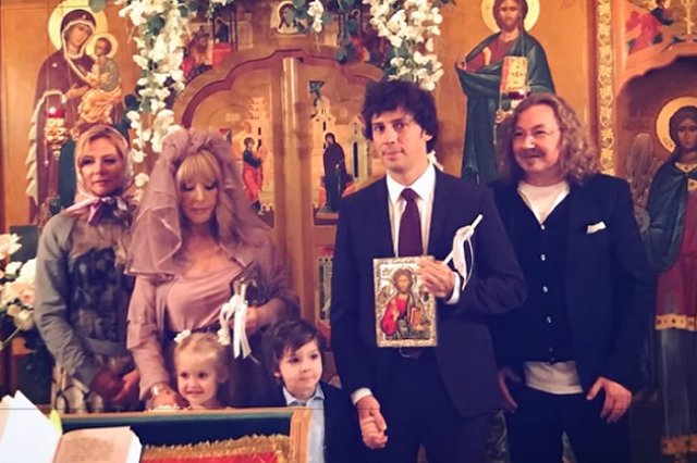 Эксперт: Венчание Пугачевой и Галкина* лишает их прав на израильский паспорт