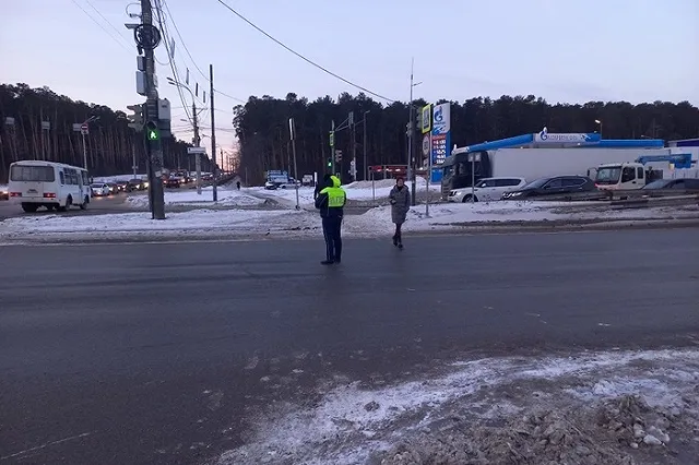 Семнадцатилетний пешеход попал под машину на улице Начдива Онуфриева